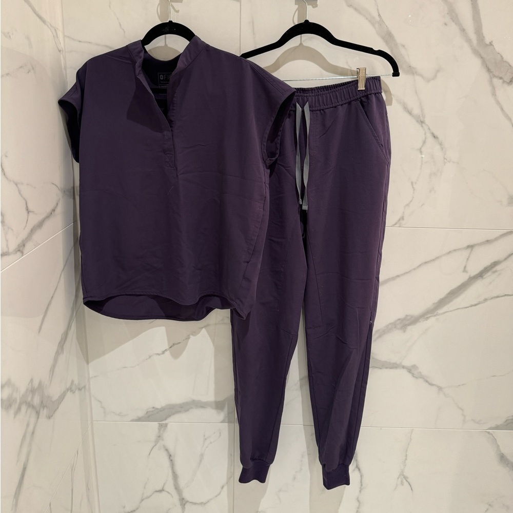 Women’s FIGS Purple Scrub Set Medium Talll